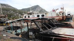 Antalya'da Yıldırım D&uuml;şmesi Sonucu Tekne Yangını