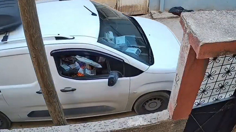 Ara&ccedil;tan Bile İnmeyen Kargo G&ouml;revlisi, Teslimatla Şaşırttı!