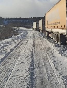 Ardahan'da Araçlar Yolda Kaldı: Ilgar Geçidi'nde Kar Mesaisi!