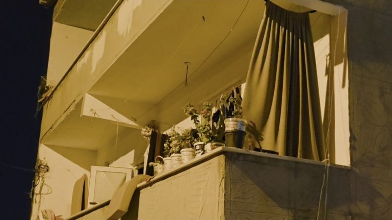 Arnavutköy'de Silahlı Soygun: 4 Yaşındaki Çocuk ve Annesi Darbedildi