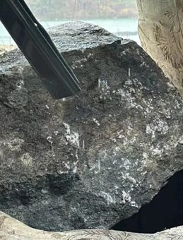 Artvin'de Korkutan Kaya Düşmesi: Minibüse Çarptı!