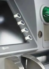 ATM'de Kartının Kaldığını G&ouml;remeyen Kişi, G&uuml;venlik G&ouml;revlisini Bı&ccedil;akladı