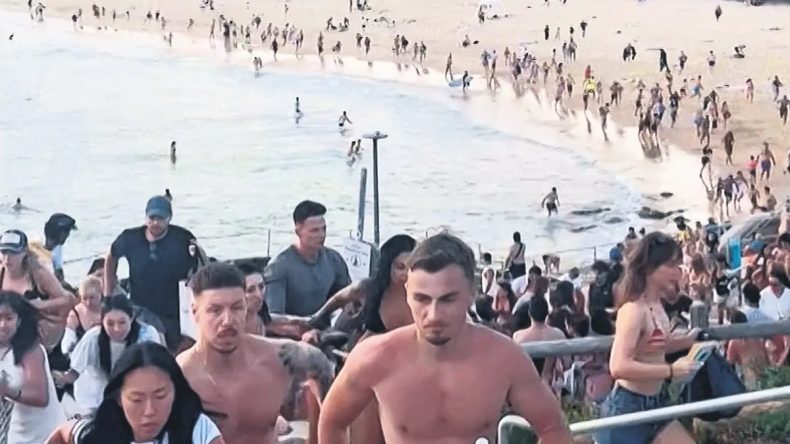 Avustralya&rsquo;da Kanlı Saldırı: 16 Kişi Hayatını Kaybetti, 42 Kişi Yaralandı