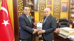 Bah&ccedil;eli&rsquo;ye S&uuml;rpriz Ahmet &Ouml;zer Ziyareti