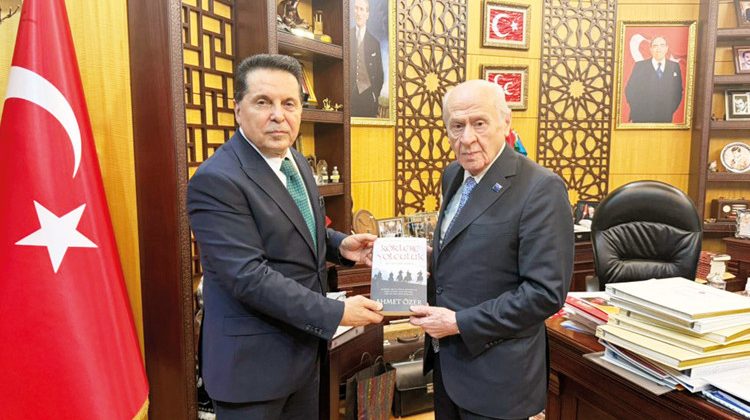 Bahçeli’ye Sürpriz Ahmet Özer Ziyareti