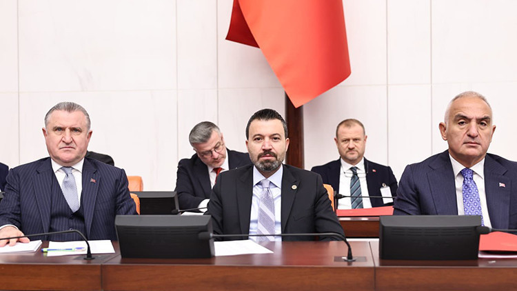 Bakan Bak: 1 milyon &ouml;ğrencimizi yurtlarımızda ağırlıyoruz