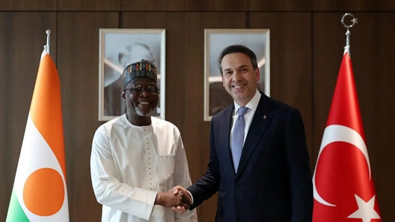 Bakan Bayraktar, Nijer Dışişleri Bakanı Sangare ile Bir Araya Geldi!