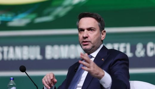 Bakan Bayraktar: Yenilenebilir Enerjide 2030 Hedefi 120 Gigavat