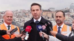 Bakan Bayraktar'dan Seven Vega'ya ziyaret: Hedef 8 milyon hanenin doğal gaz ihtiyacını karşılayabilmek