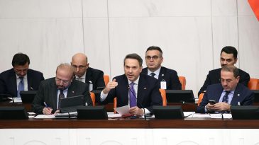 Bakan Bayraktar'tan 'n&uuml;kleer enerji' a&ccedil;ıklaması: Olmazsa olmaz