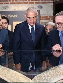 Bakan Ersoy: K&uuml;lt&uuml;r, sanat ve turizmi g&uuml;&ccedil;lendiren adımlarla 'T&uuml;rkiye Y&uuml;zyılı'nı birlikte inşa ediyoruz