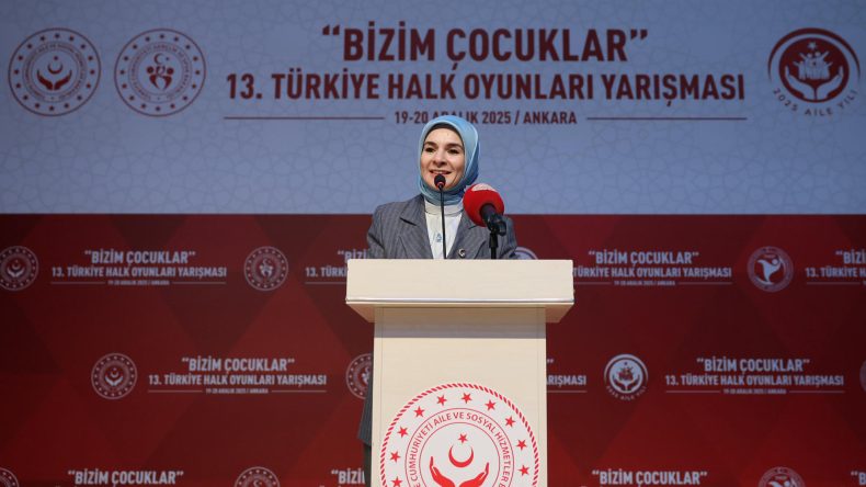 Bakan G&ouml;ktaş, 'Bizim &Ccedil;ocuklar 13'&uuml;nc&uuml; T&uuml;rkiye Halk Oyunları Yarışması'nın a&ccedil;ılış t&ouml;renine katıldı
