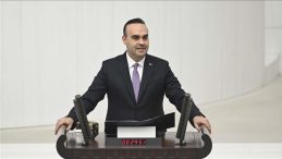 Bakan Kacır: T&uuml;rkiye beyin g&ouml;&ccedil;&uuml;n&uuml; değil, tersine beyin g&ouml;&ccedil;&uuml;n&uuml; konuşuyor