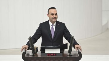 Bakan Kacır: T&uuml;rkiye beyin g&ouml;&ccedil;&uuml;n&uuml; değil, tersine beyin g&ouml;&ccedil;&uuml;n&uuml; konuşuyor