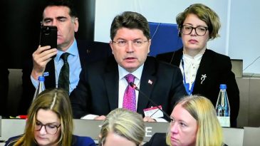 Bakan Tun&ccedil;: T&uuml;rkiye Avrupa&rsquo;nın ve insanlığın y&uuml;k&uuml;n&uuml; omuzlamıştır