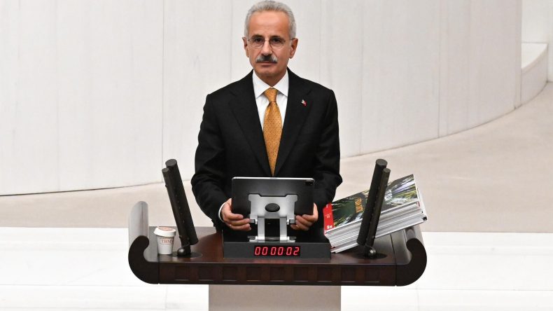 Bakan Uraloğlu: T&uuml;rkiye'siz g&uuml;venlik ve istikrar olmaz