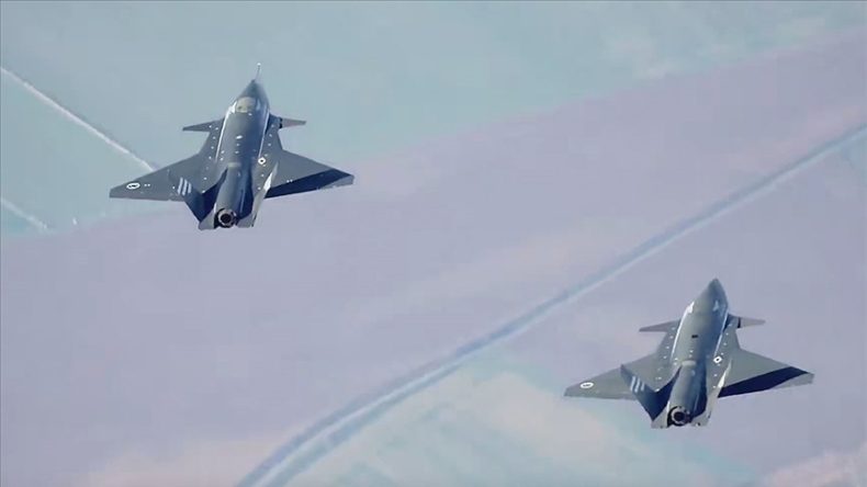 Bakan Yerlikaya'dan Kol Uçuşu ile İlkle İmza Atan Bayraktar KIZILELMA Paylaşımı