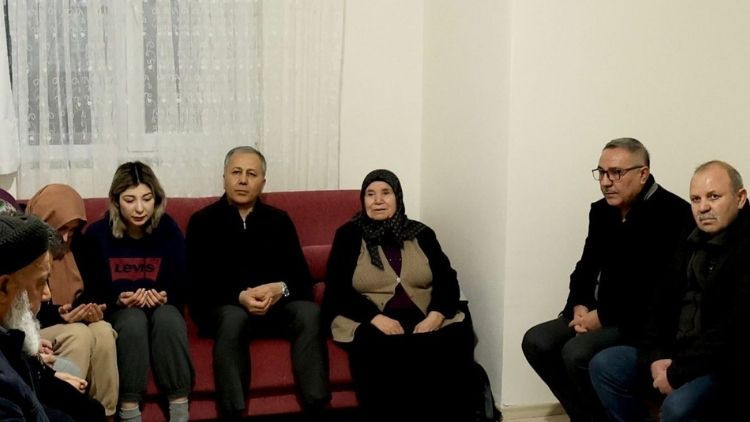 Bakan Yerlikaya&rsquo;dan Şehit Ko&ccedil;yiğit'in Ailesine Ziyaret