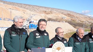 Bakan Yumaklı, Diyarbakır'da M&uuml;jdeyi Verdi: "Silvan Barajı'nda Su Tutmaya Başlıyoruz"