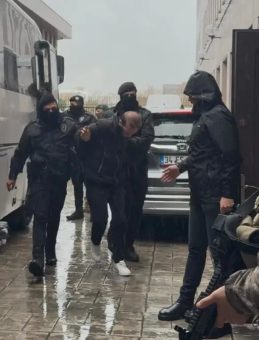 Bakırk&ouml;y'de Gizemli Cinayet Nedeniyle 7 Kişi Tutuklandı