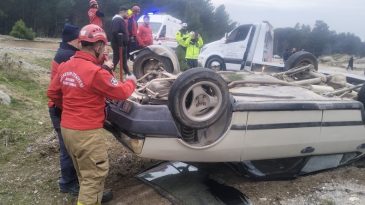 Balıkesir'de Şarampole Devrilen Otomobilde 4 Kişi Yaralandı
