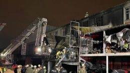 Başakşehir'de oto sanayi sitesinde yangın: 1 &ouml;l&uuml;, 1 yaralı