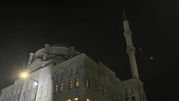 Başakşehir&rsquo;de Gizemli &Ouml;l&uuml;m: Yaşlı Adam Cami Tuvaletinde Hayatını Kaybetti!