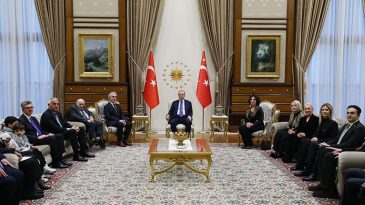 Başkan Erdoğan, 'Cumhurbaşkanlığı K&uuml;lt&uuml;r ve Sanat B&uuml;y&uuml;k &Ouml;d&uuml;lleri' sahiplerini kabul etti