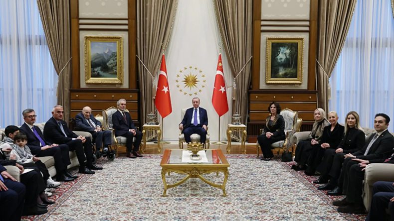 Başkan Erdoğan, 'Cumhurbaşkanlığı K&uuml;lt&uuml;r ve Sanat B&uuml;y&uuml;k &Ouml;d&uuml;lleri' sahiplerini kabul etti