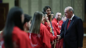 Başkan Erdoğan, Şampiyon Sporcuları K&uuml;lliye'de Ağırladı