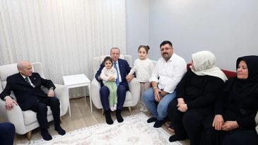 Başkan Erdoğan&rsquo;dan Yeni Evlerine Kavuşan Depremzede Aileye Ziyaret!