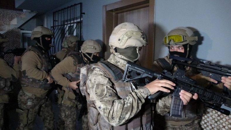 Başkentte Su&ccedil; &Ouml;rg&uuml;t&uuml;ne Y&ouml;nelik Operasyonda 16 Zanlı Yakalandı