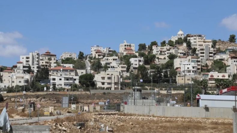 Batı Şeria&rsquo;da Saldırı Ger&ccedil;ekleşti: Filistinlilere Ait Bir İş Makinesi Alev Alev Yandı