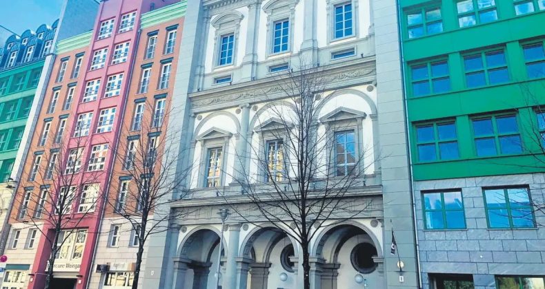 Berlin'de Ofis A&ccedil;tı, Hedefi Hans'a Ev Satmak