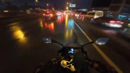 Beylikd&uuml;z&uuml;'nde Dehşet Verici Kaza: Motosiklet Kamyonetin Altına Girdi! O Anlar Kaydedildi