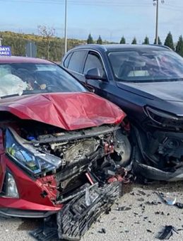 Bilecik'te İki Araç Çarpıştı: 4 Kişi Yaralandı