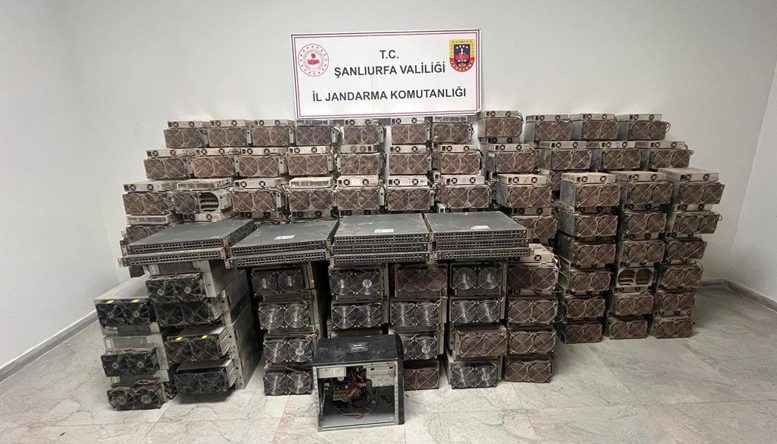 Bin 500 Hanenin Elektriğine Denk! Ahırda Ka&ccedil;ak Kripto Para &Uuml;rettiler