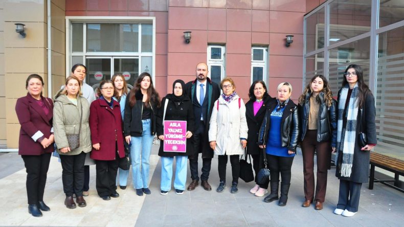 Boşanma S&uuml;recindeki Kadına Eşinden Bı&ccedil;aklı Saldırı: '&Ouml;ld&uuml;m Zannetti, Beni Bıraktı'