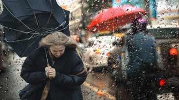 Bu Gece Başlıyor: G&ouml;k G&uuml;r&uuml;lt&uuml;l&uuml; Kuvvetli Sağanak Geliyor | Meteoroloji'den Sağanak, Buzlanma ve Don Uyarısı: 43 İlde Yağış Bekleniyor