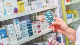 Bug&uuml;n ve Yarın Eczaneler A&ccedil;ık mı? 31 Aralık ve 1 Ocak Eczaneler &Ccedil;alışıyor mu, Kapalı mı? İşte &Ccedil;alışma Saatleri