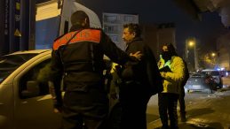 Bursa'da alkoll&uuml; TIR s&uuml;r&uuml;c&uuml;s&uuml; polise zor anlar yaşattı