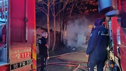 Bursa'da Barakada Yangın &Ccedil;ıktı