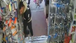 Bursa'da Husumetliye Tabancayla Takip: Mağazaya Sığınarak Kurtuldu!