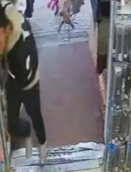 Bursa'da Husumetliye Tabancayla Takip: Mağazaya Sığınarak Kurtuldu!