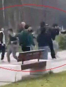 Bursa'da İki Gruplar Arasında Tekmeli-Yumruklu Kavga Görüntülendi!