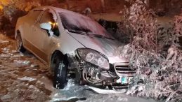 Bursa'da Korkun&ccedil; Kaza! Hafif Ticari Ara&ccedil; ve Otomobil &Ccedil;arpıştı: Yaralılar Bulunuyor