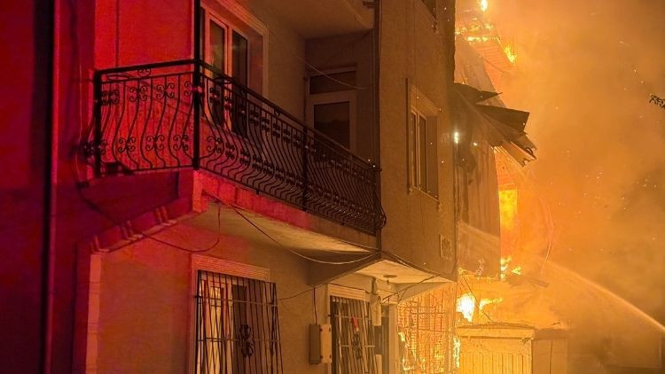 Bursa&rsquo;da Şehit Babasının Evi Alev Alev Yandı