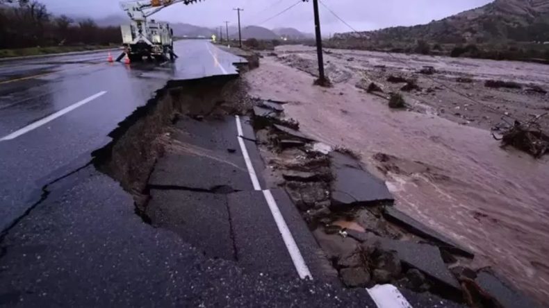 California&rsquo;da Fırtına Uyarısı: Bazı Alanlarda Acil Durum İlan Edildi