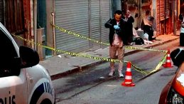 Cam Silme Sırasında 3. Kattan D&uuml;şen Kadın Ağır Yaralandı