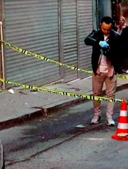 Cam Silme Sırasında 3. Kattan D&uuml;şen Kadın Ağır Yaralandı